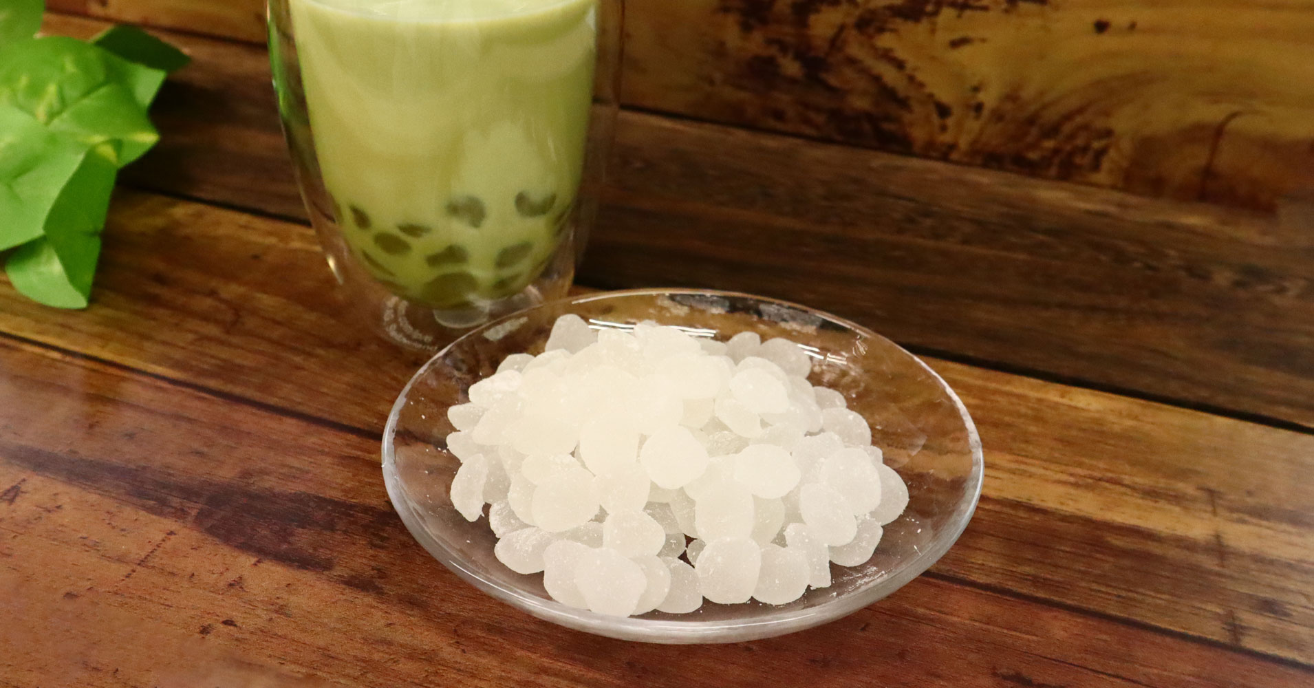 様々なドリンクと相性抜群の小さな葛餅